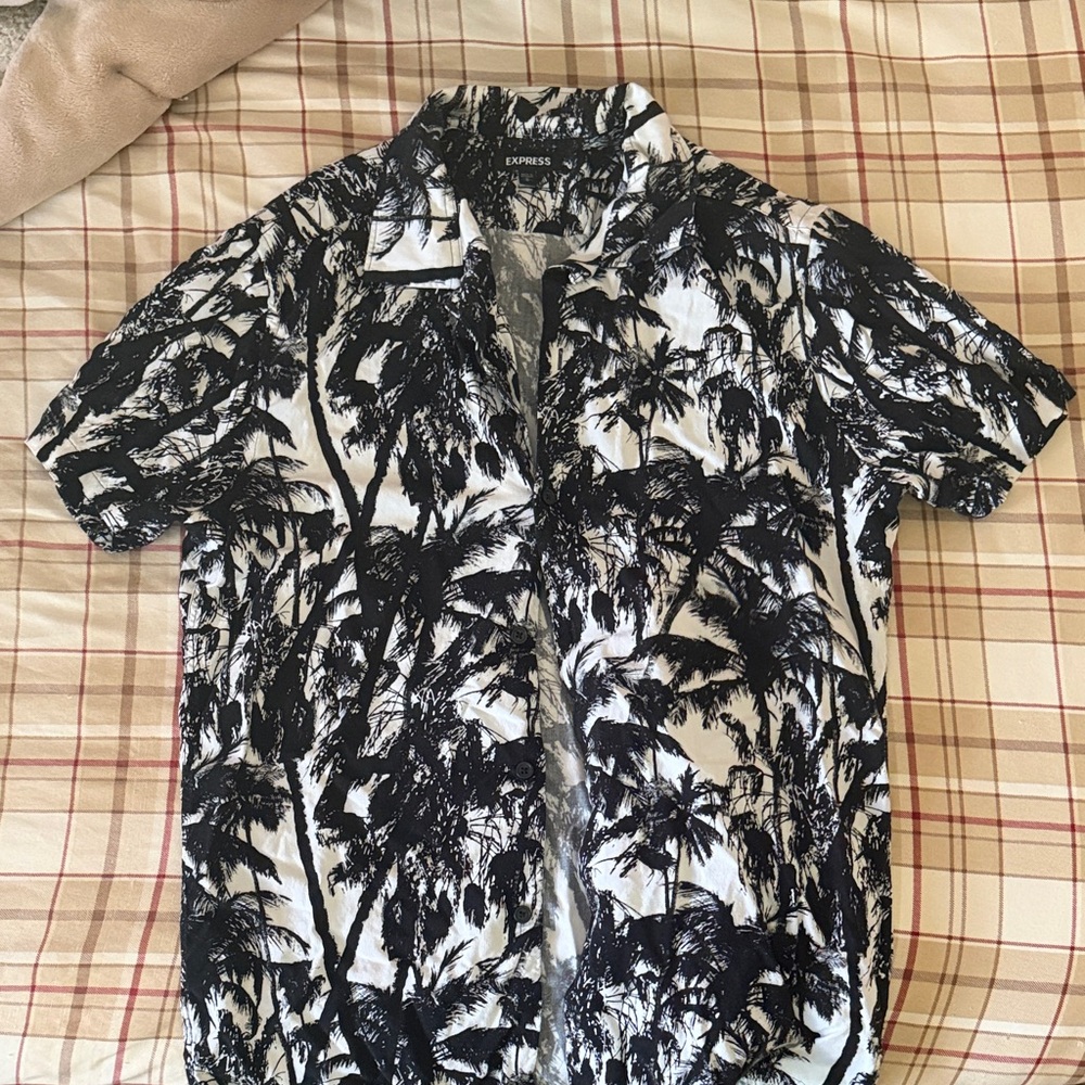 Express Black & White Palm Tree Print Short-Sleeve Button-Up